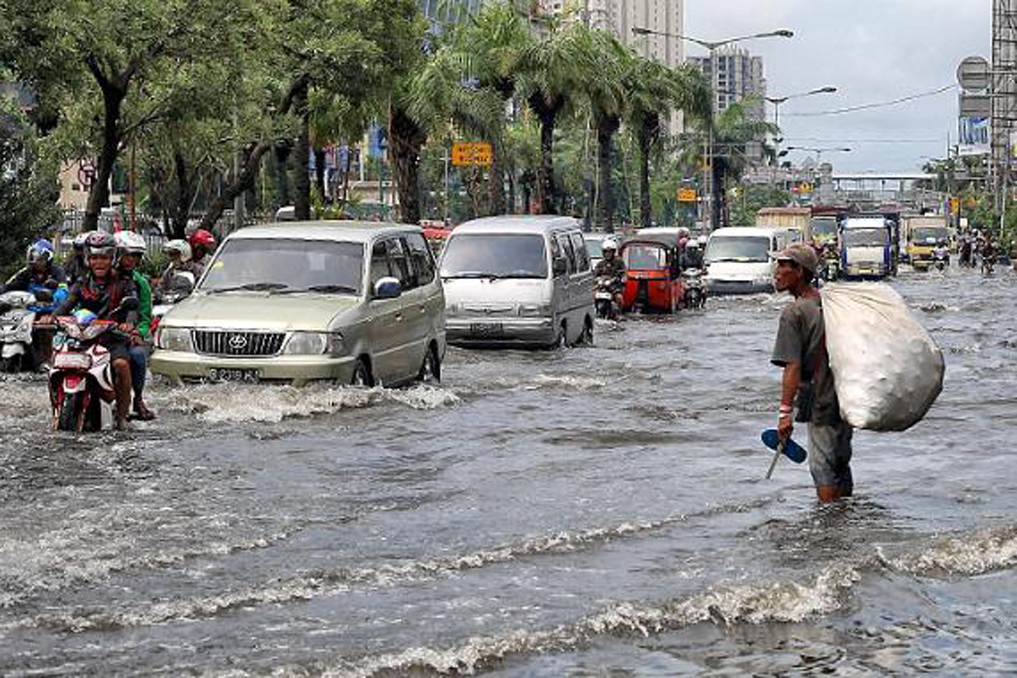 PUISI : Banjir Jakarta  PENDOA SION Blog's
